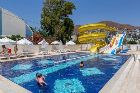 AZURE BY YELKEN HOTEL Pools & Beach